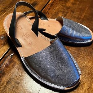 CalaXini Metallic and Black Slingback Sandal Womens 38